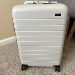 Away Bigger carry on